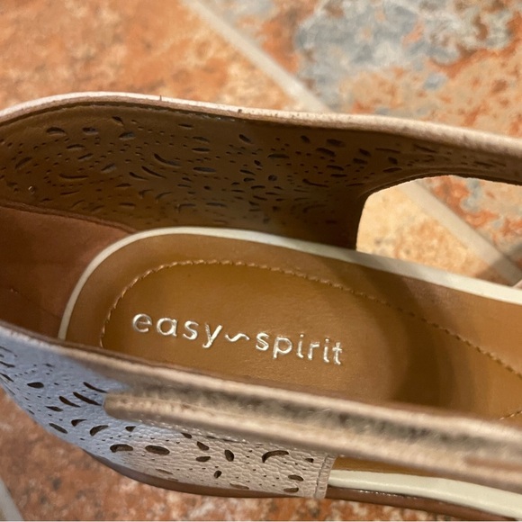 💋Gorgeous & Comfy Easy Spirit Perforated Velcro Ankle Strap Mary Jane Shoes! - Picture 11 of 13